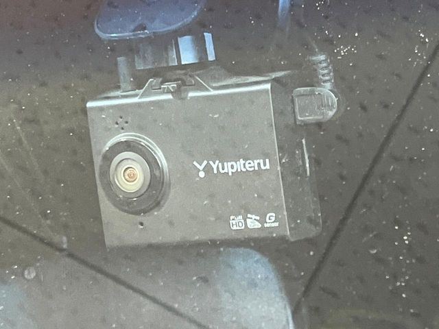 【ドライブレコーダー】ドライブレコーダー装備!走行中はもちろん、あおり運転や事故に遭遇した際、映像で記録し、万一のリスクに備えます。※記録用SDカードはお客様ご自身でご準備いただく必要があります。