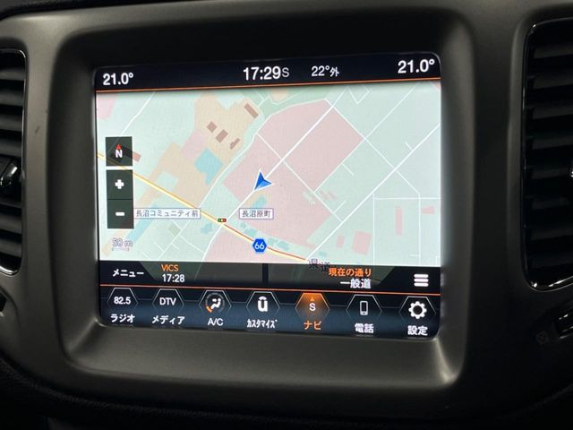 ●純正ナビ:一体感のあるナビは、高級感ある車内を演出してくれます。オーディオ機能も充実しておりますので、運転もより楽しめます♪