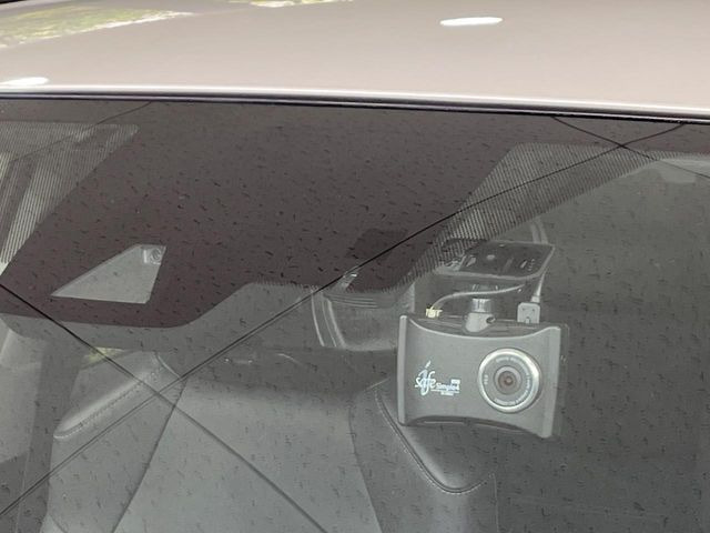【トヨタセーフティセンス】走行中に前方の車両等を認識し、衝突しそうな時は警報とブレーキで衝突回避と被害軽減をアシスト。より安全にドライブをお楽しみいただけます。