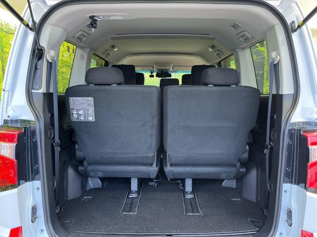 普段のお買い物や通勤、送迎等に十分な荷室スペースを確保しております。セカンドシートを倒すと、大きな荷物の積載も可能です♪