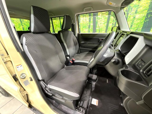 運転席シート廻りは使用感も少なく、良好な状態となっています。丁寧に使われていたことがよくわかりますね。