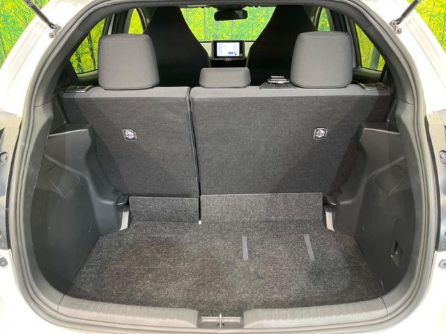 普段のお買い物や通勤、送迎等に十分な荷室スペースを確保しております。セカンドシートを倒すと、大きな荷物の積載も可能です♪