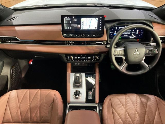 アウトランダーPHEV 2.4 P エグゼクティブ パッケージ 4WD