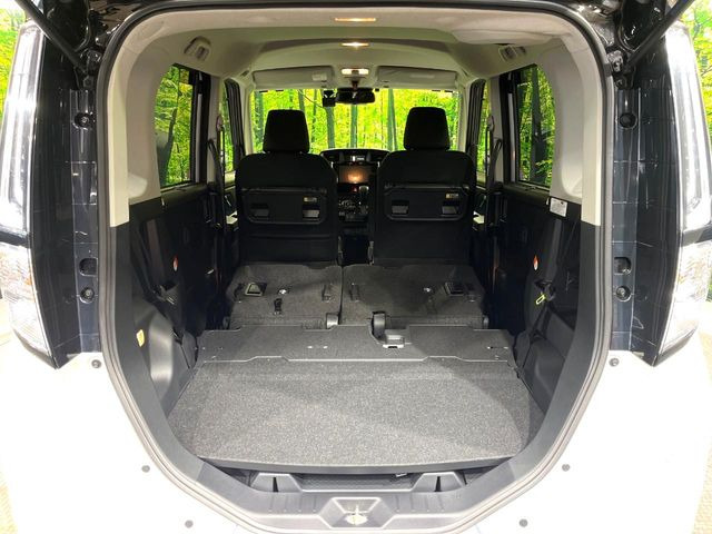 普段のお買い物や通勤、送迎等に十分な荷室スペースを確保しております。セカンドシートを倒すと、大きな荷物の積載も可能です♪