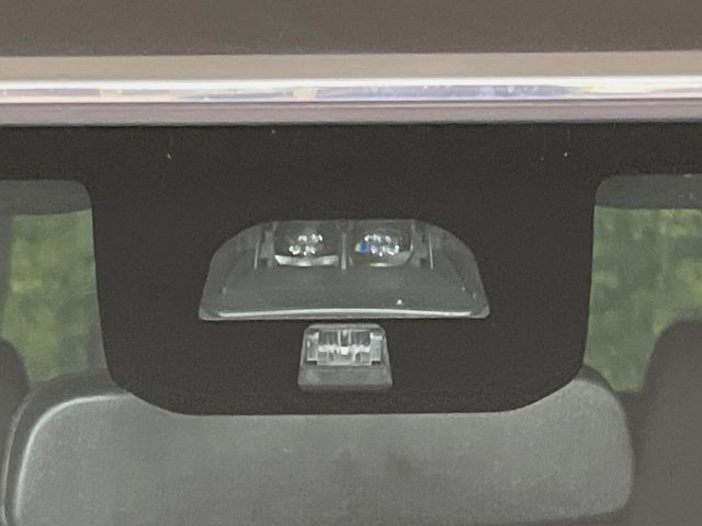 【シティブレーキアクティブシステム】低速走行中に前方の車両等を認識し、衝突しそうな時は警報とブレーキで衝突回避と被害軽減をアシスト。より安全にドライブをお楽しみいただけます。