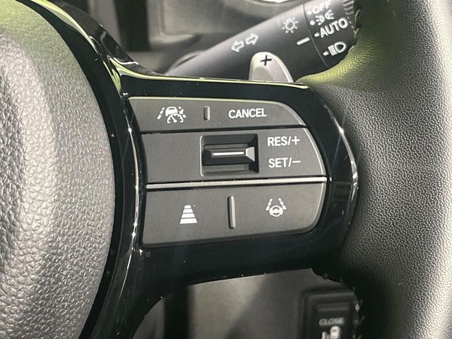 【アダプティブクルーズコントロール】高速道路での長距離走行が楽に!!自動で速度を保つクルーズコントロールが、衝突軽減システムと連携し、前方の車両を感知して車間を保つように速度調節してくれます!!
