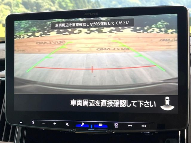 【バックカメラ】駐車時に後方がリアルタイム映像で確認できます。大型商業施設や立体駐車場での駐車時や、夜間のバック時に大活躍!運転スキルに関わらず、今や必須となった装備のひとつです!