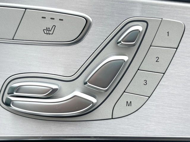 ●メモリー付きパワーシート:あなたに合わせたシートポジションが3つまで登録可能!フルパワーシートだから座席調整も楽々♪お好みのシートポジションで、ストレスないドライブをお楽しみください。