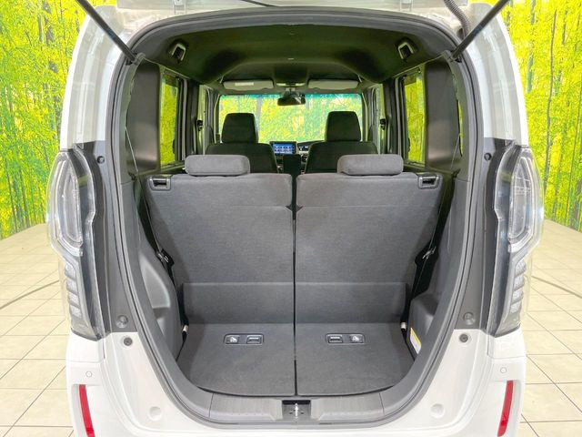 普段のお買い物や通勤、送迎等に十分な荷室スペースを確保しております。セカンドシートを倒すと、大きな荷物の積載も可能です♪