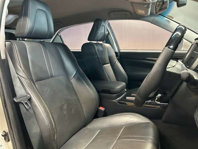 運転席も広々としており運転しやすい環境を実現しています☆室内クリーニングも実施済みです。