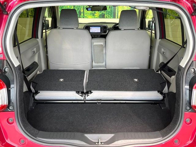 普段のお買い物や通勤、送迎等に十分な荷室スペースを確保しております。セカンドシートを倒すと、大きな荷物の積載も可能です♪