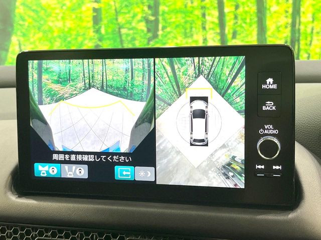 【マルチビューカメラシステム】専用のカメラにより、上から見下ろしたような視点で360度クルマの周囲を確認することができます☆死角部分も確認しやすく、狭い場所での切り返しや駐車もスムーズに行えます。