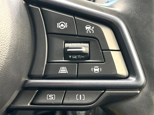 【全車速追従機能付クルーズコントロール】高速道路での長距離走行が楽に!!自動で速度を保つクルーズコントロールが、衝突軽減システムと連携し、前方の車両を感知して車間を保つように速度調節してくれます!!