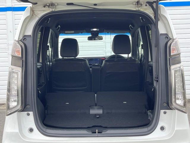 普段のお買い物や通勤、送迎等に十分な荷室スペースを確保しております。セカンドシートを倒すと、大きな荷物の積載も可能です♪