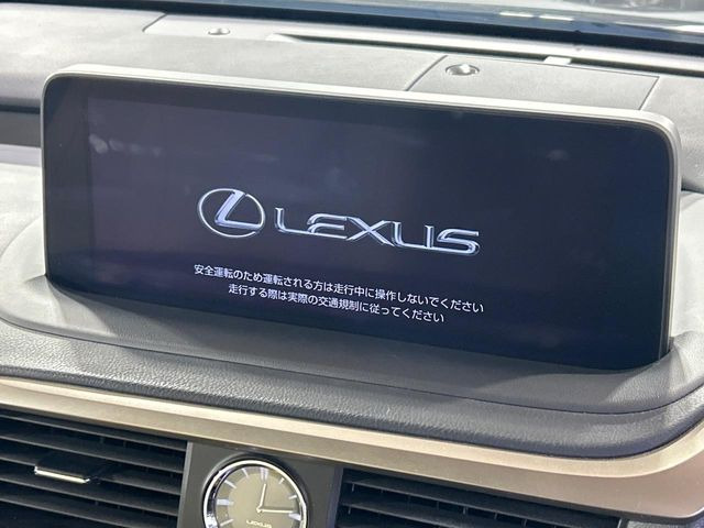 【12.3インチワイドナビ】高級感とインパクトのある大型ワイドナビを装備。各種オーディオ操作はもちろん、横長ワイド画面でのマップ2分割表示など、利便性も高いナビです♪