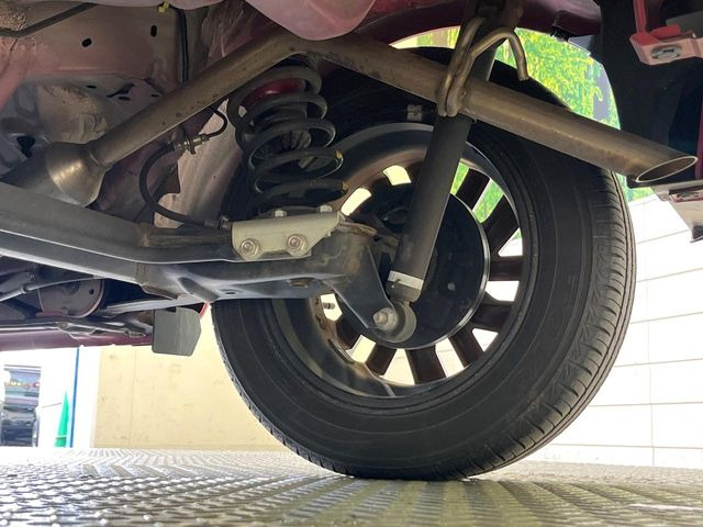 お車を安心してお乗りいただく為には、足回りの定期点検が欠かせません。サービスサポート(有償保証)では無料点検もご提供しており、安心のカーライフをお過ごしいただけるサポート体制が整っています。