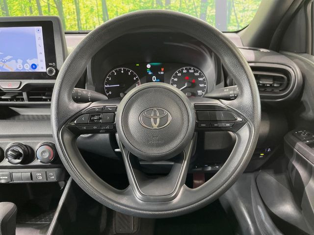 インテリアに合わせたデザインのステアリングは、運転される方のことも考え、運転しやすい形状、大きさです。是非一度、実際に触ってお確かめください。
