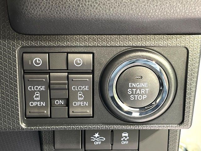 【両側パワースライドドア】スマートキーや運転席のスイッチで後席両側スライドドアの開閉が可能♪電動だから力を入れてドアを開ける必要が無く、小さなお子様でも簡単に開け閉めでき快適です♪