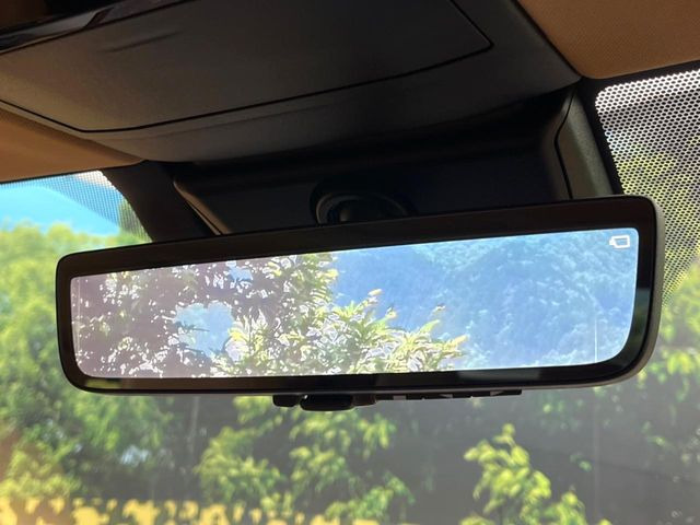 【デジタルインナーミラー】後席の大きな荷物や同乗者で後方が確認しづらい時でも安心!カメラが撮影した車両後方の映像をルームミラー内に表示。クリアな視界で状況の確認が可能です!