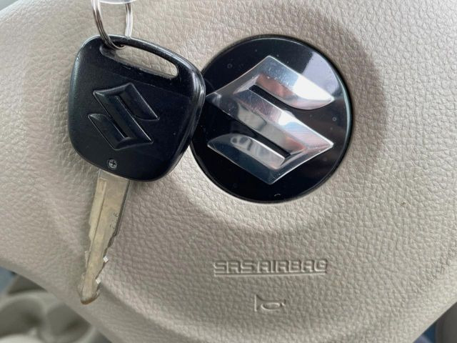 【キーレス】少し離れた場所からでもボタン一つでドアの開錠・施錠ができるのでとっても便利!ドアの鍵穴周りに傷をつけることもありません♪