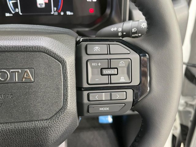 【レーダークルーズコントロール】高速道路での長距離走行が楽に!!自動で速度を保つクルーズコントロールが、衝突軽減システムと連携し、前方の車両を感知して車間を保つように速度調節してくれます!!