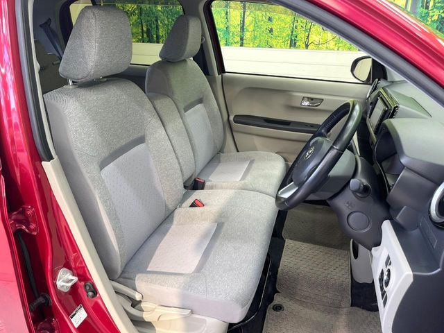 運転席シート廻りは使用感も少なく、良好な状態となっています。丁寧に使われていたことがよくわかりますね。
