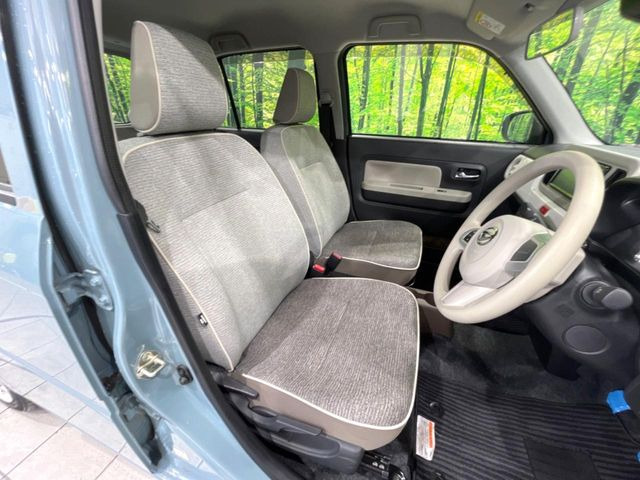 運転席シート廻りは使用感も少なく、良好な状態となっています。丁寧に使われていたことがよくわかりますね。