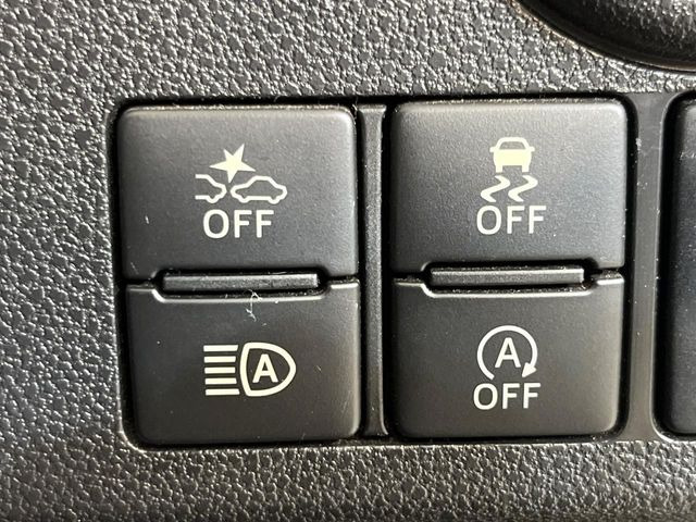 【スマートアシスト】走行中に前方の車両等を認識し、衝突しそうな時は警報とブレーキで衝突回避と被害軽減をアシスト。より安全にドライブをお楽しみいただけます。