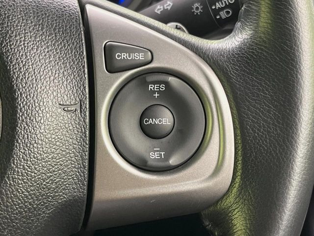 【クルーズコントロール】高速道路もラクラク走行。アクセルを離しても一定速度で走行ができ、長距離運転時の負担を軽減!加速・減速も簡単なスイッチ操作で調整できます。