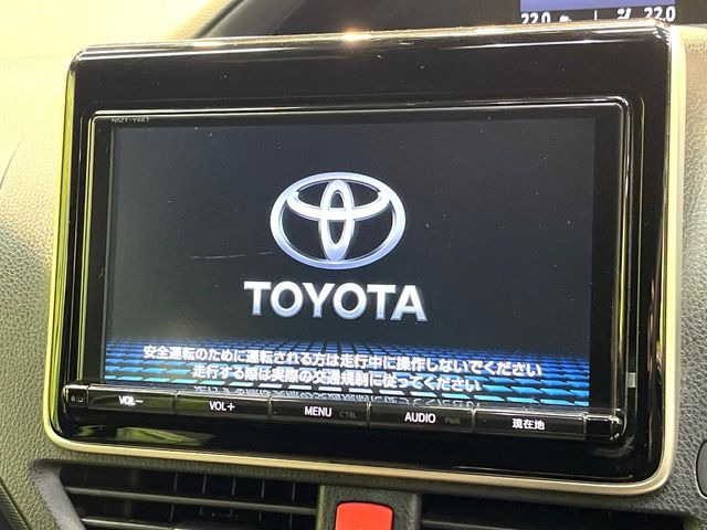 【純正ナビ】人気の純正ナビを装備しております。ナビの使いやすさはもちろん、オーディオ機能も充実!キャンプや旅行はもちろん、通勤や買い物など普段のドライブも楽しくなるはず♪
