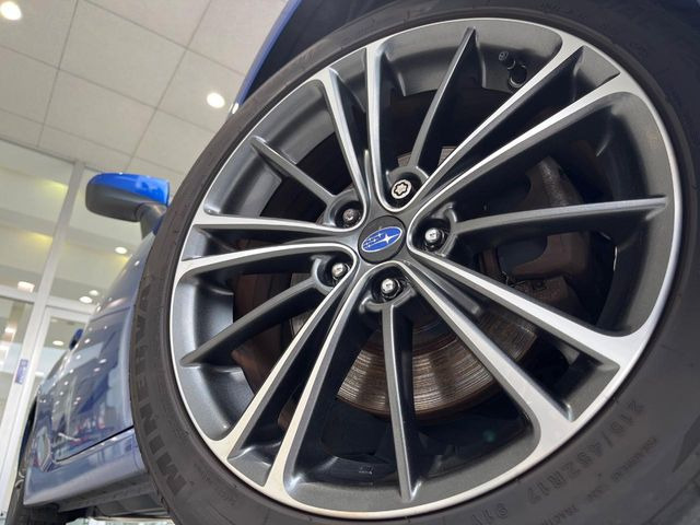�y����17�C���`�A���~�z�C�[���z�O�ςɃ}�b�`���������A���~�z�C�[���𑕒����Ă���܂��B�e��ЊO�A���~�z�C�[����A�X�^�b�h���X�^�C�����戵�����Ă���܂��B���񂲑��k����������