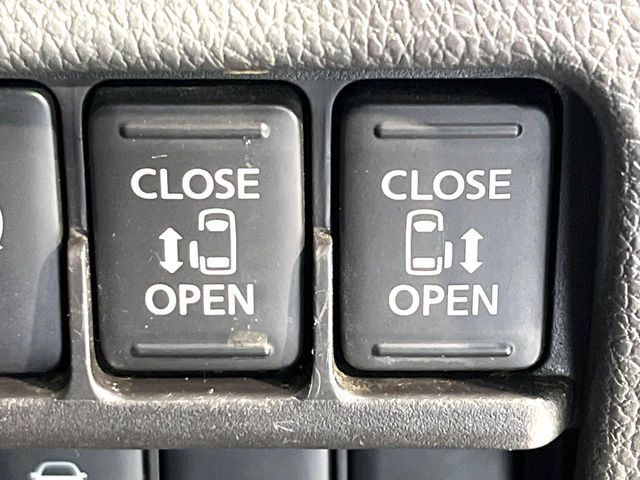 【両側パワースライドドア】スマートキーや運転席のスイッチで後席両側スライドドアの開閉が可能♪電動だから力を入れてドアを開ける必要が無く、小さなお子様でも簡単に開け閉めでき快適です♪