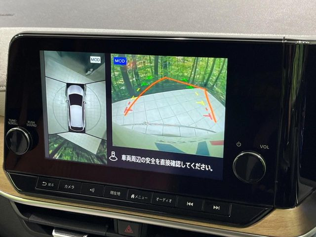 【アラウンドビューモニター】専用のカメラにより、上から見下ろしたような視点で360度クルマの周囲を確認することができます☆死角部分も確認しやすく、狭い場所での切り返しや駐車もスムーズに行えます。