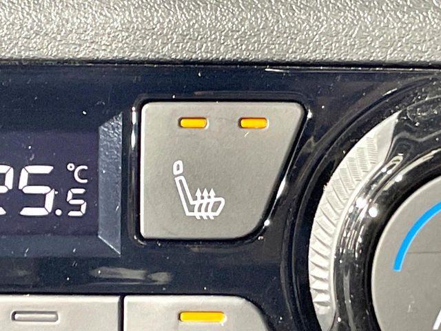 【シートヒーター】寒い日に重宝するシートヒーター!エアコンより早く温まってくれるので寒がりの人も安心ですね♪エアコンの温風は乾燥するから苦手、という方にもをおすすめです。