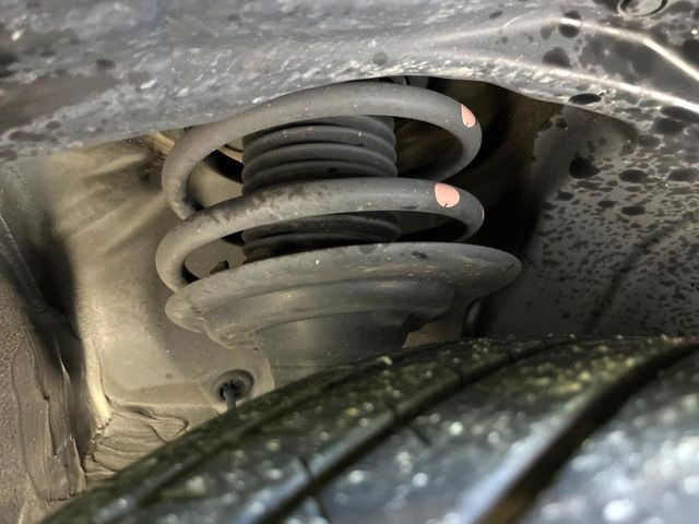 お車を安心してお乗りいただく為には、足回りの定期点検が欠かせません。サービスサポート(有償保証)では無料点検もご提供しており、安心のカーライフをお過ごしいただけるサポート体制が整っています。