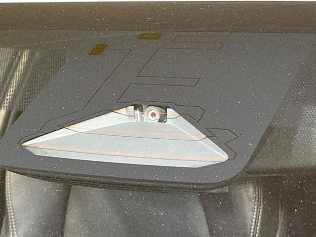 【トヨタセーフティセンス】走行中に前方の車両等を認識し、衝突しそうな時は警報とブレーキで衝突回避と被害軽減をアシスト。より安全にドライブをお楽しみいただけます。