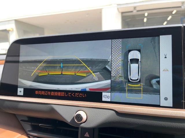 【パノラミックビューモニター】専用のカメラにより、上から見下ろしたような視点で360度クルマの周囲を確認することができます☆死角部分も確認しやすく、狭い場所での切り返しや駐車もスムーズに行えます。