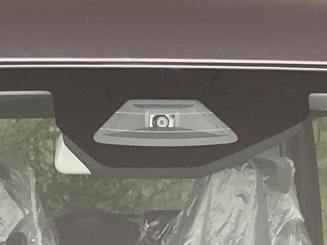 【スズキ セーフティサポート】走行中に前方の車両等を認識し、衝突しそうな時は警報とブレーキで衝突回避と被害軽減をアシスト。より安全にドライブをお楽しみいただけます。
