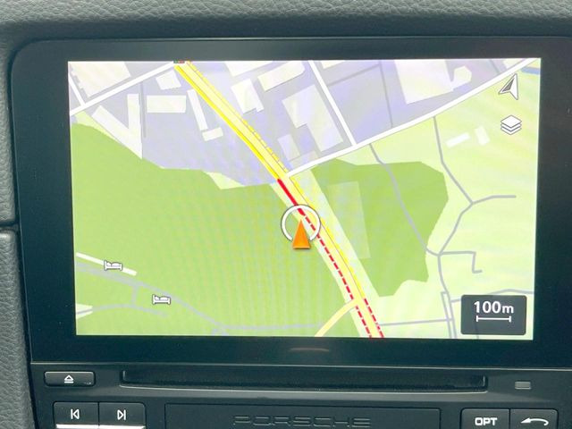 ●ポルシェ純正ナビ:一体感のあるナビは、高級感ある車内を演出してくれます。Bluetooth再生などオーディオ機能も充実しておりますので、運転もより楽しめます♪