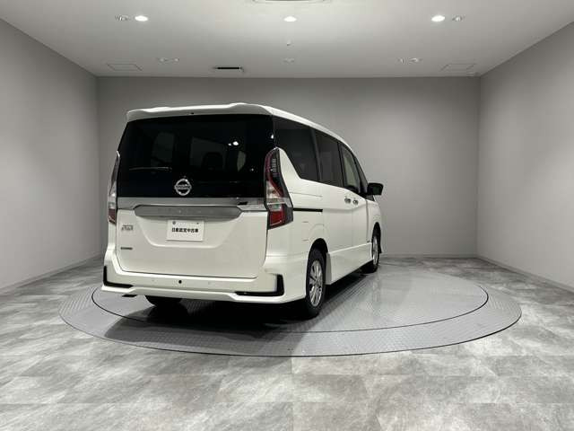 セレナ2.0 ハイウェイスターV 4WD
