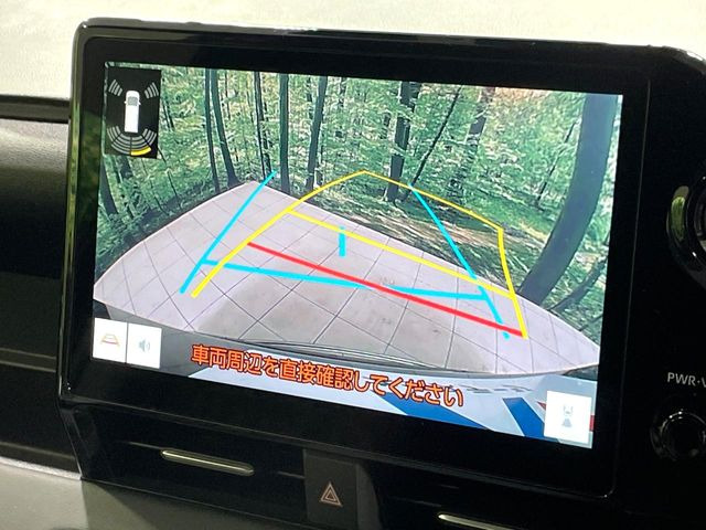 【バックカメラ】駐車時に後方がリアルタイム映像で確認できます。大型商業施設や立体駐車場での駐車時や、夜間のバック時に大活躍!運転スキルに関わらず、今や必須となった装備のひとつです!