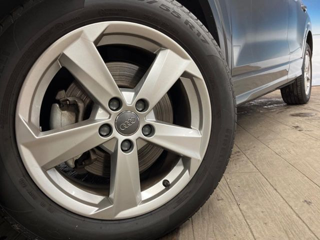 ●純正17インチアルミホイール:輸入車ならではの卓越した走りを支えるホイールと足回りです!日本車の走りに慣れている方にもぜひ体感して頂きたいほど、高いレベルでまとまっています!