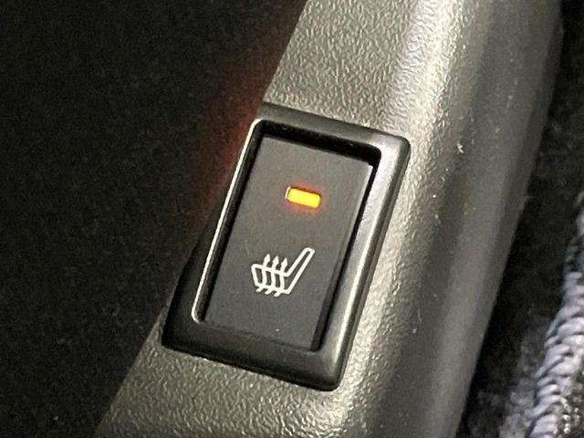 【シートヒーター】寒い日に重宝するシートヒーター!エアコンより早く温まってくれるので寒がりの人も安心ですね♪エアコンの温風は乾燥するから苦手、という方にもをおすすめです。