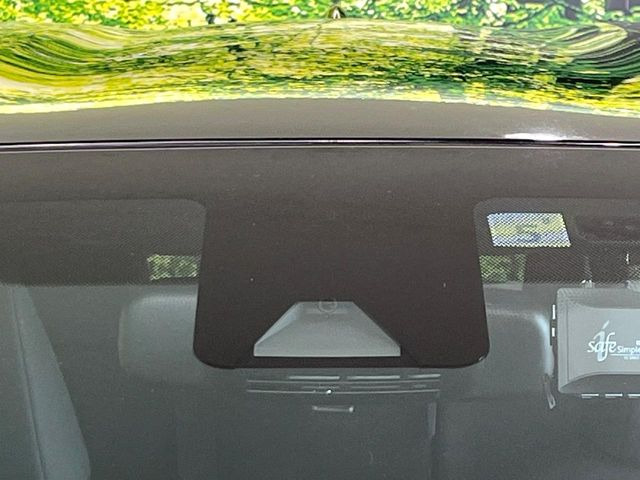 【トヨタセーフティセンス】走行中に前方の車両等を認識し、衝突しそうな時は警報とブレーキで衝突回避と被害軽減をアシスト。より安全にドライブをお楽しみいただけます。