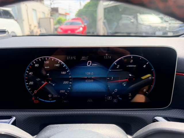 気になるお車がありましたら右の電話番号から直接お店にお問い合わせください。支払方法から車両情報、状態までなんでもご説明させて頂きます。スタッフ一同ご連絡お待ちしております。