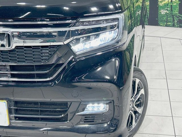 【シーケンシャルターンランプ付きLEDヘッドライト】人気の『流れるウィンカー』付きのLEDヘッドライトを装備♪高級感はもちろん、点灯時は存在感たっぷりで他車からも認識されやすく安心です。