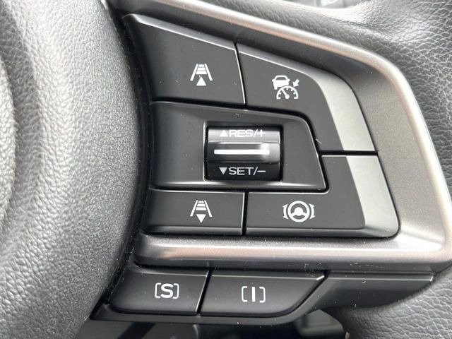 【全車速追従機能付クルーズコントロール】高速道路での長距離走行が楽に!!自動で速度を保つクルーズコントロールが、衝突軽減システムと連携し、前方の車両を感知して車間を保つように速度調節してくれます!!