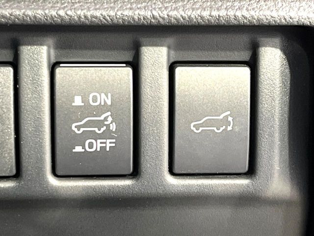 【パワーバックドア】スマートキーや運転席のボタンを押すだけでリアゲートが自動で開閉します!荷物を持っている時や、高い位置にあるバックドアを閉める際に便利な機能です♪