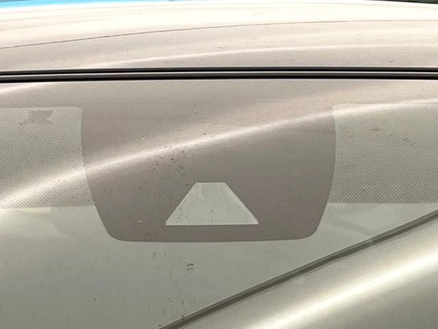 【トヨタセーフティセンス】走行中に前方の車両等を認識し、衝突しそうな時は警報とブレーキで衝突回避と被害軽減をアシスト。より安全にドライブをお楽しみいただけます。