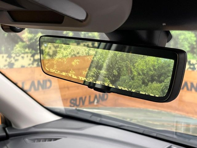 【スマートリヤビューミラー】後席の大きな荷物や同乗者で後方が確認しづらい時でも安心!カメラが撮影した車両後方の映像をルームミラー内に表示。クリアな視界で状況の確認が可能です!